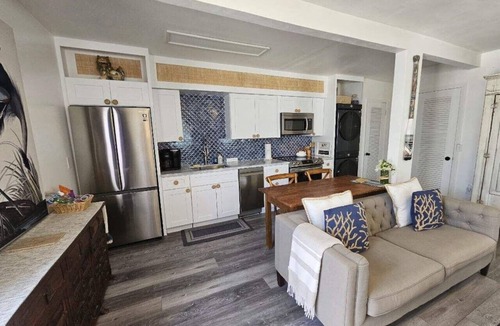 Englewood Cottage | Casa Amistad 1 - Third House From the Beach