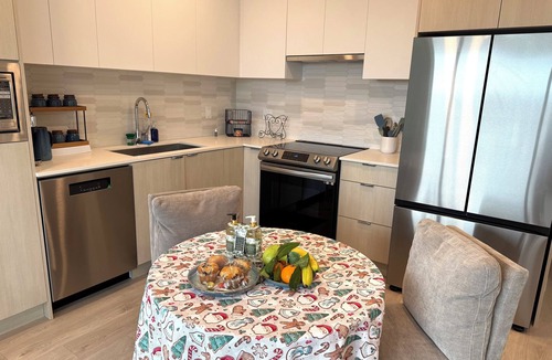Metro Vancouver Regional District Condo | Casa de Soleil