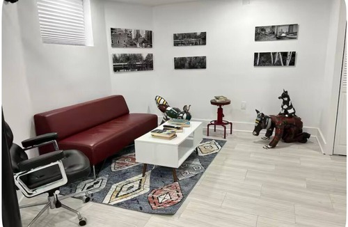 Montclair House | Casa Viola