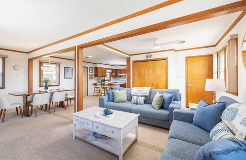 South Nags Head House | Catch a Vibe! Oceanside home 4 lots from beach. Updated with timeless OBX charm!