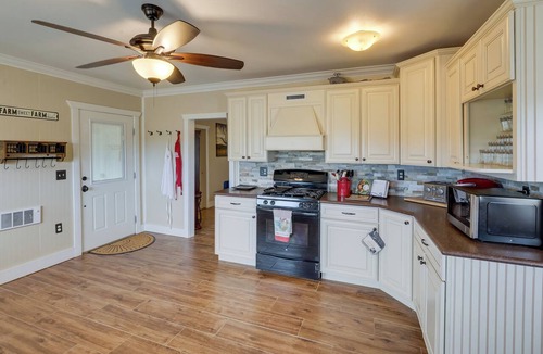 Thermopolis Cottage | Cattle Ranch Home in Western Wyoming w/Grill
