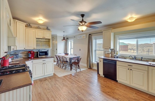 Thermopolis Cottage | Cattle Ranch Home in Western Wyoming w/Grill