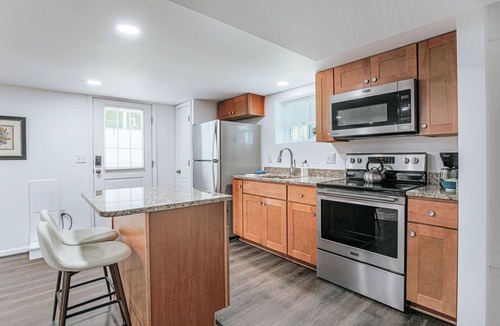 Jefferson Park Avenue Apartment | Cavalier Cocoon: Studio + Walk to uva Grounds