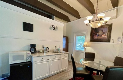 Broadway Bed & Breakfast | Cecil Bacon Manor