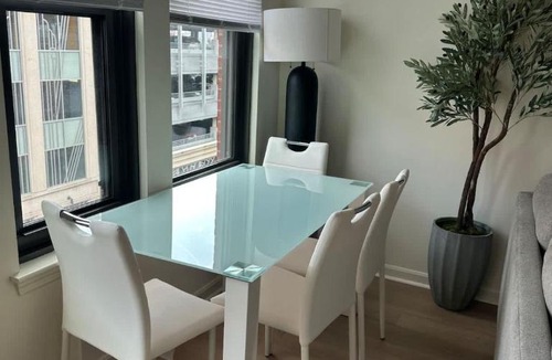Assembly Square Apartment | Central 2BR Apt w Pool & Gym sleep 7