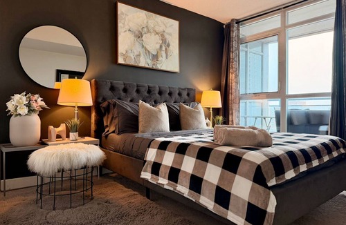 Wellington Place Hotel | Central 2BR Condo | Steps to CN Tower & Union Station