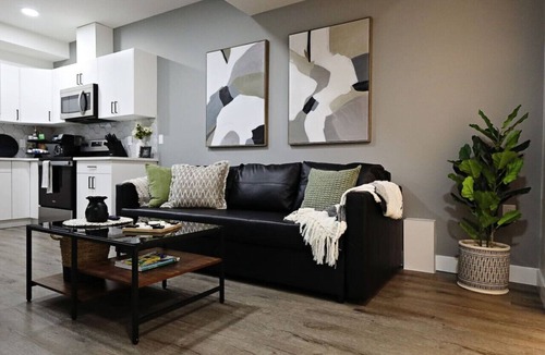 Southwest Edmonton House | Central A/C|Fireplace|Kid`s Park|Disney+|Airport