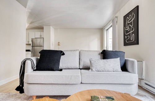 Mid-Cambridge Apartment | Central Cambridge 2BR near restaurants, steps from Train, by Blueground