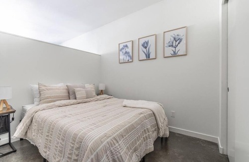 Mann Apartment | Central District Condo | Modern| Rooftop
