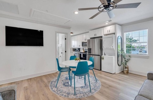 Tulane - Gravier Bed & Breakfast | Centrally Located 6-BR Suite near Top Attractions