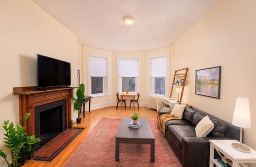 Back Bay West Apartment | Centrally Located Back Bay 1Br!