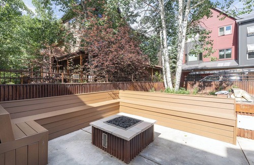 Telluride Condo | Chalet chic! Short walk to ski, river, hot tub & parking