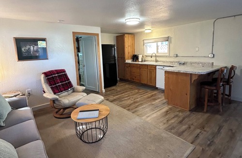 Central Point Cottage | Charming 1-bedroom cottage in Central Point with AC