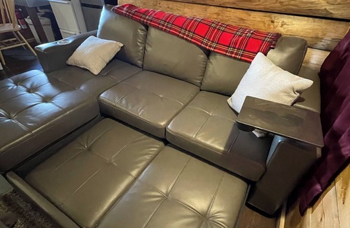 Houston Cabin | Charming 1-bedroom cabin in welcoming Houston with WiFi