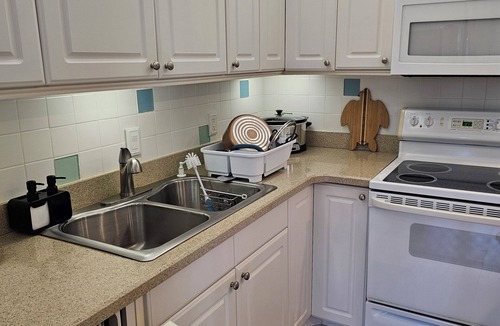 Jupiter Plantation House | Charming 2-bedroom townhome in delightful Jupiter. Close to beaches and fun.