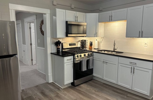 Northeast Minneapolis Arts District House | Charming 2 BR Top Floor Retreat in NE Mpls Arts District!