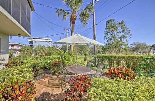 Lake Worth Apartment | Charming 2BR Lake Worth Condo Steps from the Water