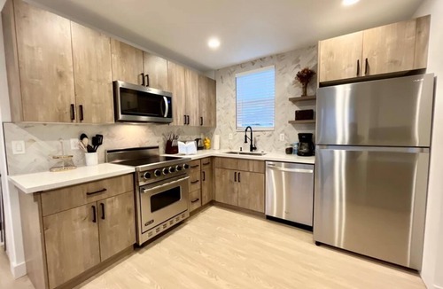 South Tacoma House | Charming 3BD Cottage with Garage, AC, Fast Wi-Fi