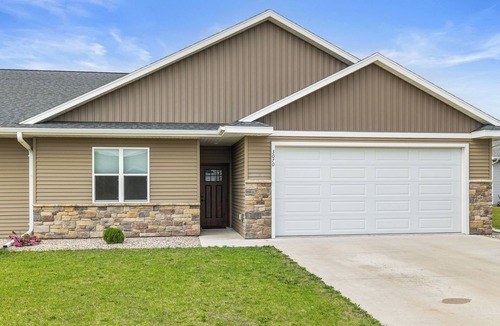 Plover House | Charming 3BR Plover Townhome w/Modern Comfort, Amenities & Style