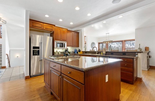 Edwards House | Charming 5BD Mountain Estate - Best for Families Air Conditioning