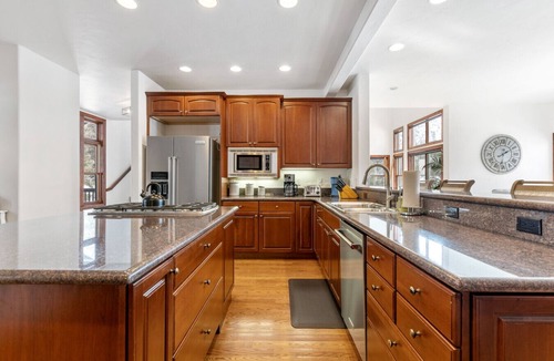 Edwards House | Charming 5BD Mountain Estate - Best for Families Air Conditioning