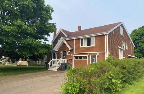 Summerside Apartment | Charming apartment in fabulous Summerside with AC, WiFi