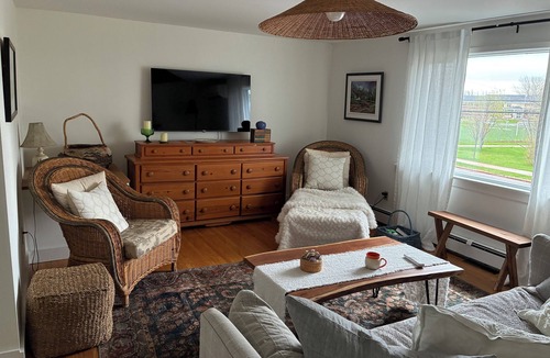 Summerside Apartment | Charming apartment in fabulous Summerside with AC, WiFi