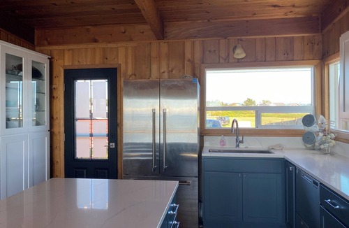 Ferndale Cottage | Charming beachfront cottage w/sweeping views of San Juan Islands with WiFi, AC