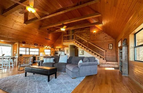 Mt. Sherman House | Charming Cabin w/Hot Tub, Fire Pit & Views!