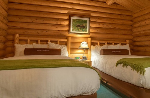 Moran Hotel | Charming Cabin with Mountain Views | Perfect for Family Nature Trip