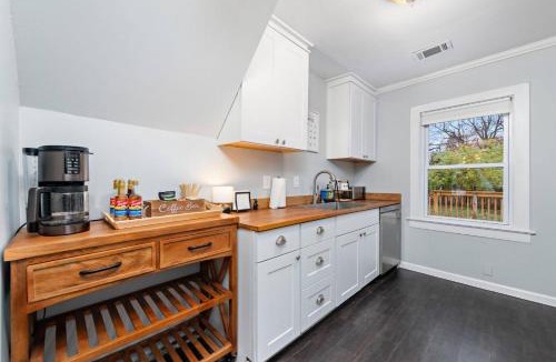 Fairway House | Charming Cape Cod w fenced yard dog-friendly