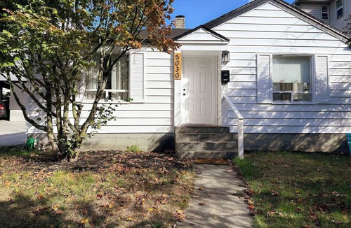 Fairmount Park House | Charming, Central, and Pet-Friendly West Seattle Home.