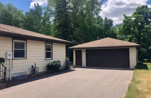 St. Cloud House | Charming house near hospital/ymca with wireless internet & firepit in St. Cloud.