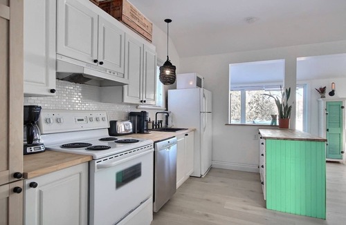 Saint-Raymond Ski Chalet | Charming lakefront cottage w/incredible view! WoW