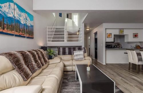 Sand Lake House | Charming Luxe Home Sleeps 4