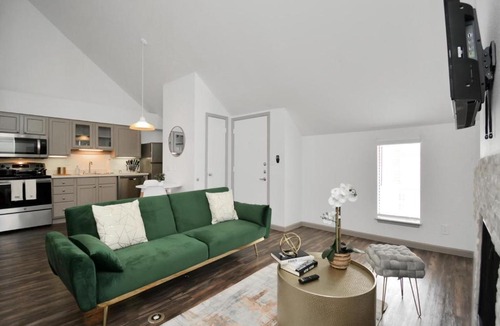 Astrodome Apartment | Charming Oasis Mins Away to MED CTR & NRG