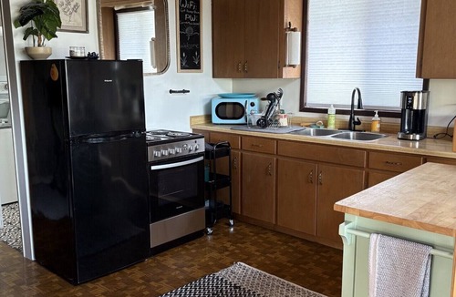 Birch Bay Cabin | Charming Pet-Friendly Cabin with Sunset Views Over Birch Bay