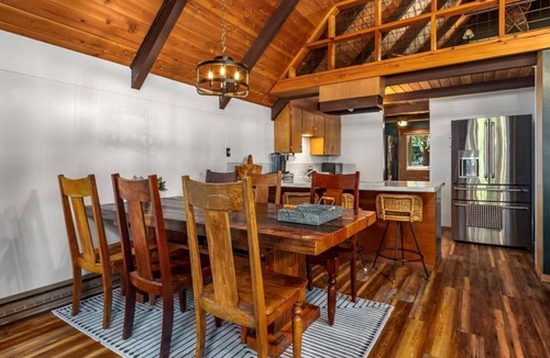 Packwood Cabin | Charming, rustic cabin on the golf course