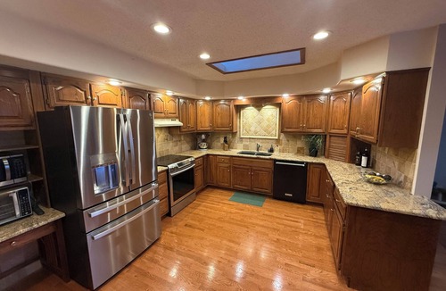 Gleneagle House | Charming Spacious Home- Close to the USAFA & Ford Amphitheater