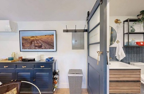 East Chop Apartment | Charming studio with amazing location near town & beach