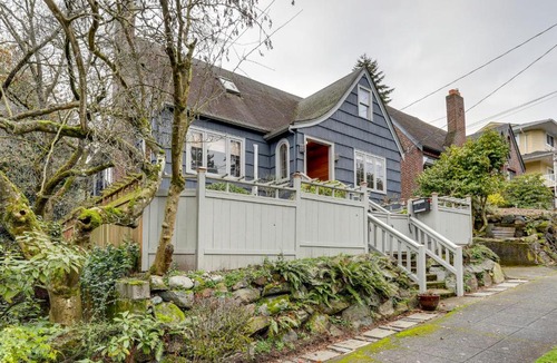 Greenwood Apartment | Charming Tudor-Style Apt Near Green Lake!