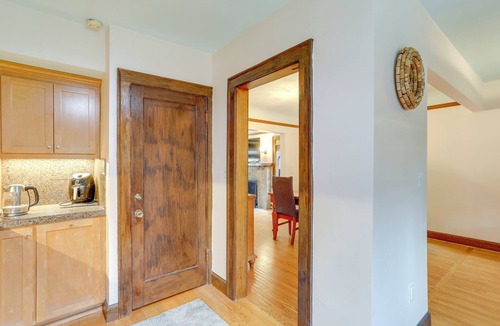 Greenwood Apartment | Charming Tudor-style Apt Near Green Lake!