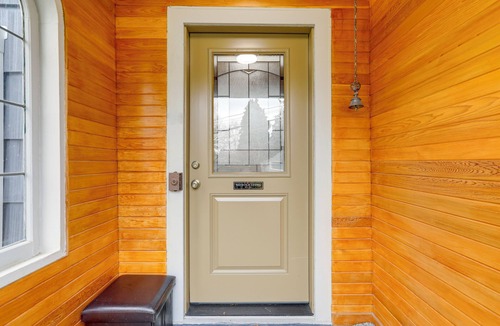 Greenwood Apartment | Charming Tudor-style Apt Near Green Lake!