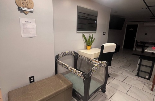 West Philadelphia Apartment | Charming unit great location parking included!
