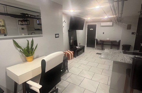 West Philadelphia Apartment | Charming unit great location parking included!