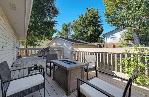 Village Seven Apartment | Cheerful Chalet! Centrally Located w BBQ Pit