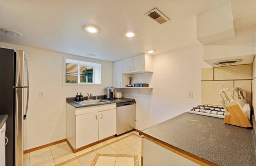 West Woodland House | Chic 4BR House | Prime Ballard/Seattle Location