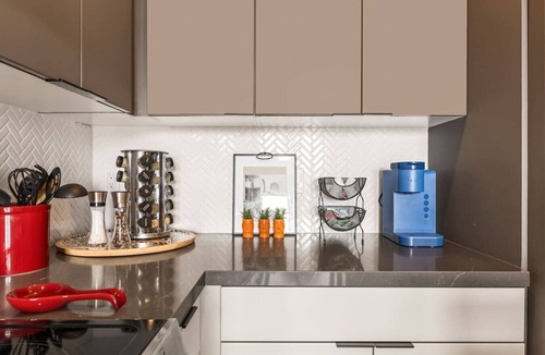 Koreatown Apartment | Chic & Bright, Free Parking, Hot tub + Gym