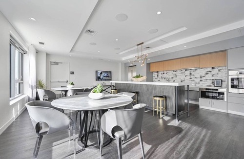 Central Square Apartment | Chic Central Square Studio w/Gym & W/D, nr MBTA Red Line, by Blueground