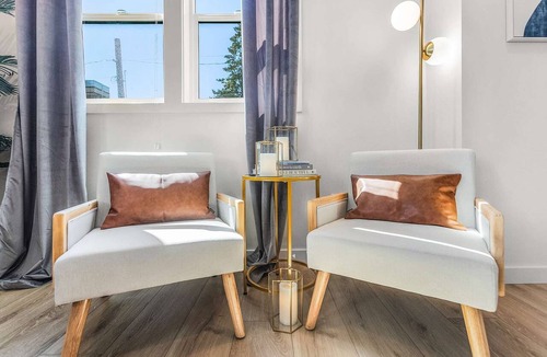 Minor Apartment | Chris's Sweet Suite - 84 Walkscore!